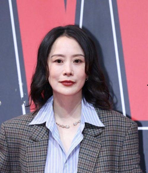 脸上有痘坑的明星女,揭秘明星女生的美丽蜕变之路